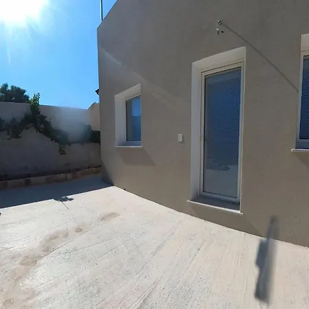 Гостевой дом Charming Santantioco With 2-way Air Con