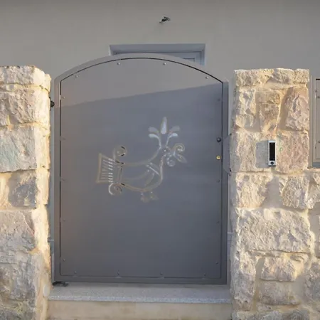 Penzion Charming Santantioco With 2-way Air Con