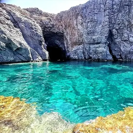 Charming Santantioco With 2-way Air Con Гостевой дом 3*